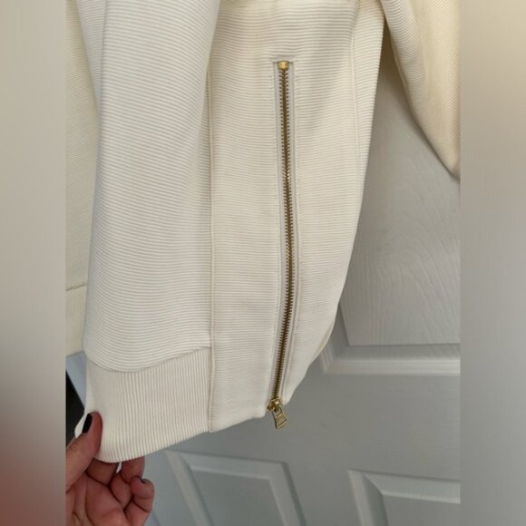 NWT Varley sweatshirt from Anthropologie, so gorgeous!! - Picture 2 of 7